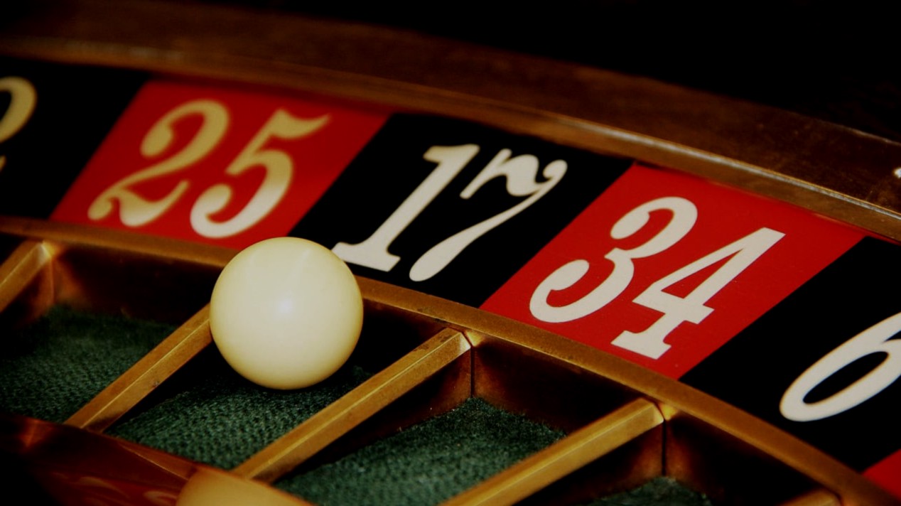 Guia completo de blackjack para iniciantes: regras, estratégias e dicas